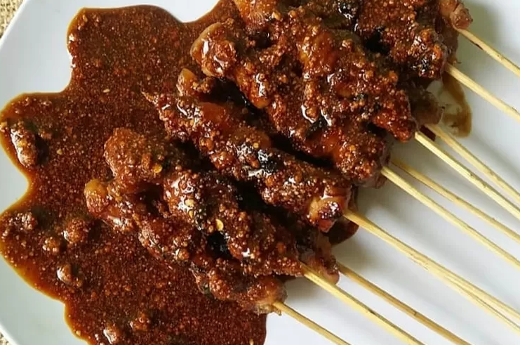Sate Ayam Ambal: Rasa yang Menggigit di Setiap Gigitan