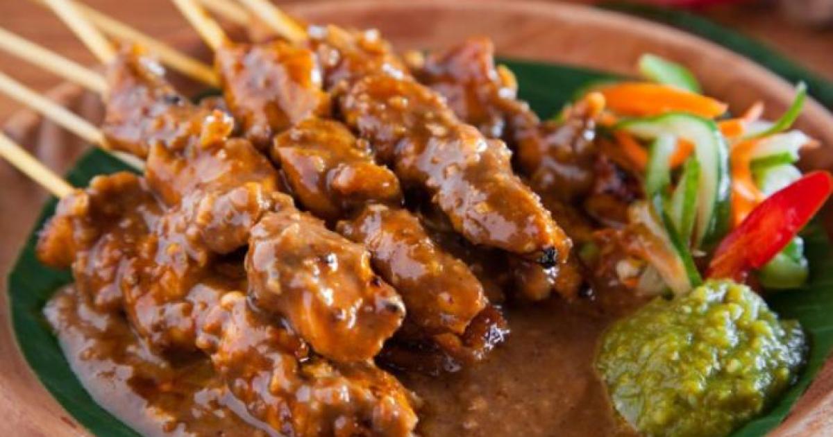 Sate Ayam Ambal yang Menggigit: Warung Pak Manijo di Cilacap